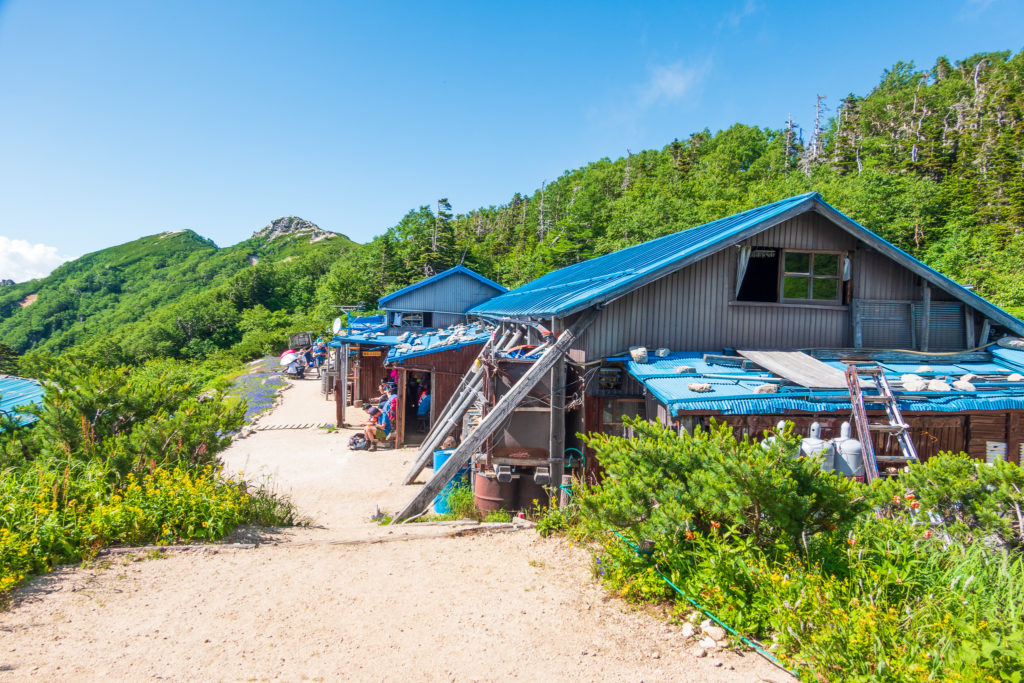 裏銀座・烏帽子岳・烏帽子小屋(テント場側から)