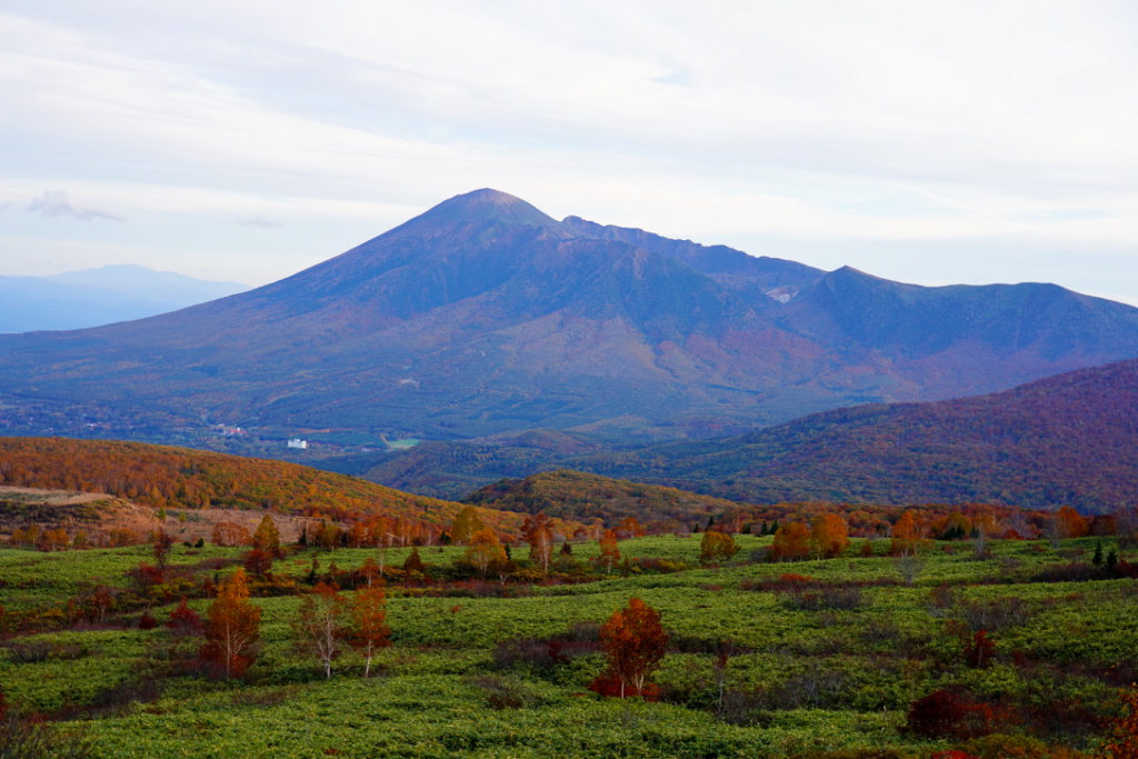 八幡平・紅葉の岩手山