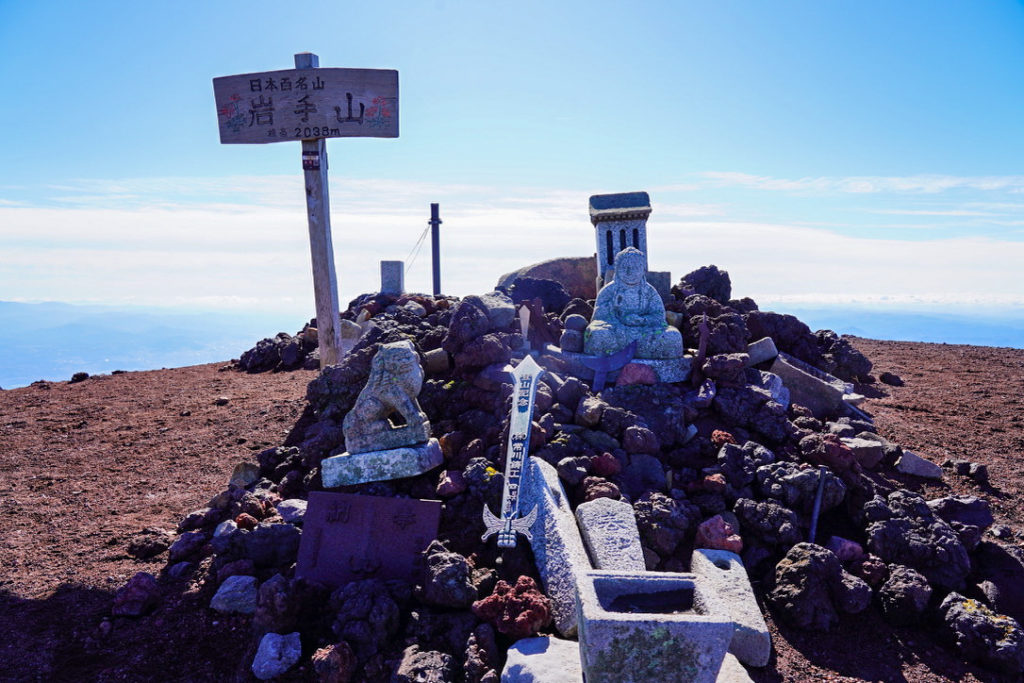 岩手山・剣がたくさん!岩手山山頂