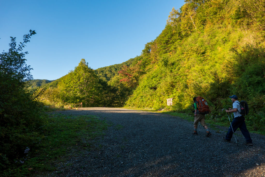 空木岳・池山林道終点の篭ヶ沢駐車場