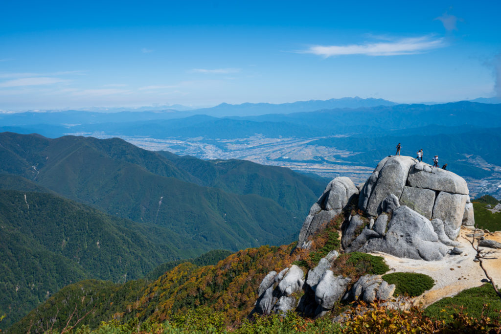空木岳・駒石と駒ヶ根の街、八ヶ岳