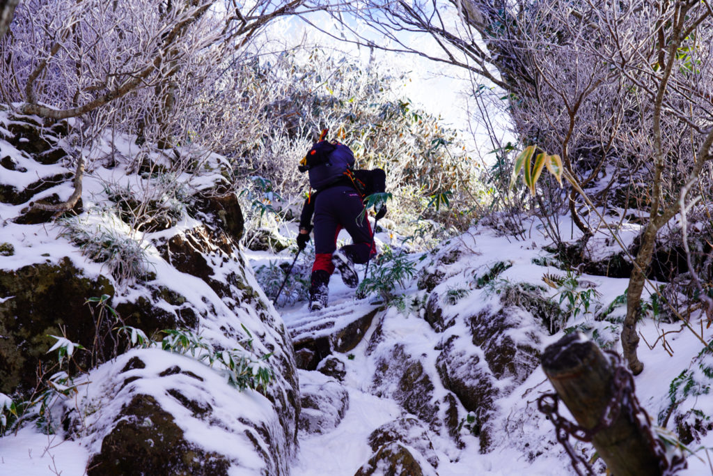 積雪期・荒島岳・険しい急登