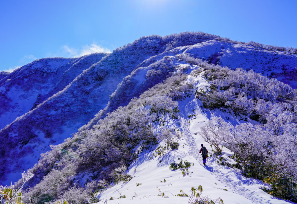 積雪期・荒島岳・もちがかべを登る