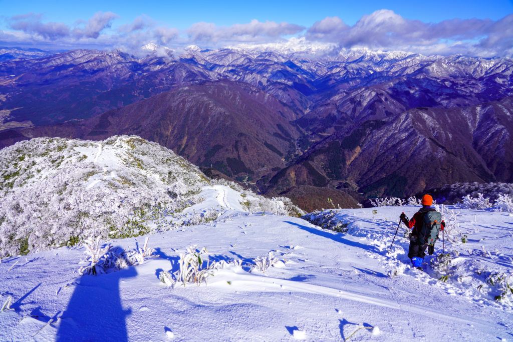 積雪期・荒島岳・もちがかべを下る2