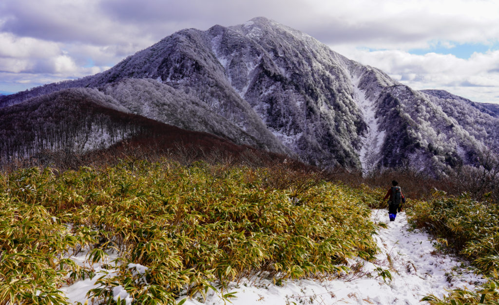 積雪期・荒島岳・小荒島岳から荒島岳を望む
