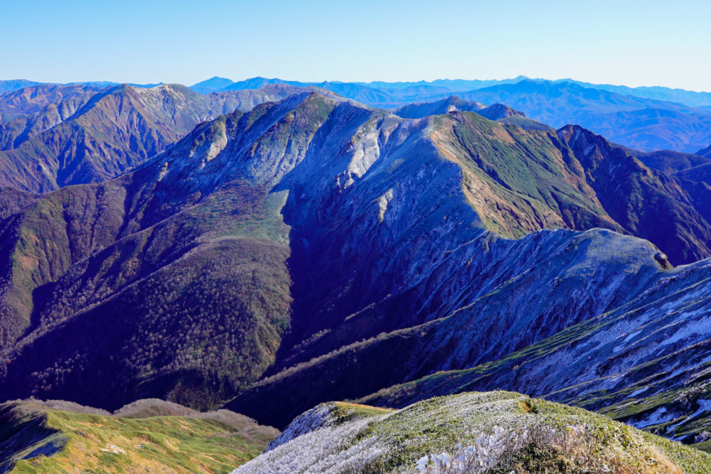平標山・仙ノ倉山・谷川岳へと続く稜線3