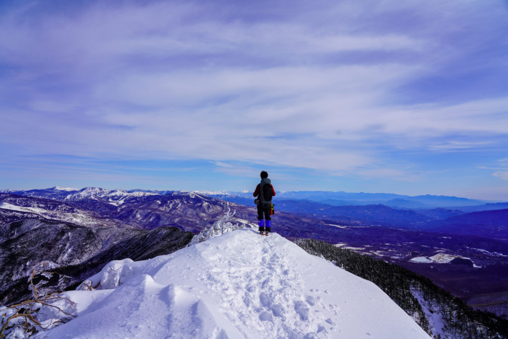 厳冬期・四阿山・山頂から岩菅山・横手山・草津白根山を望む