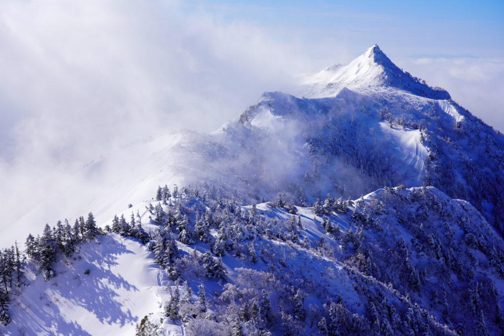 厳冬期・武尊山・剣ヶ峰山・雲海と剣ヶ峰山