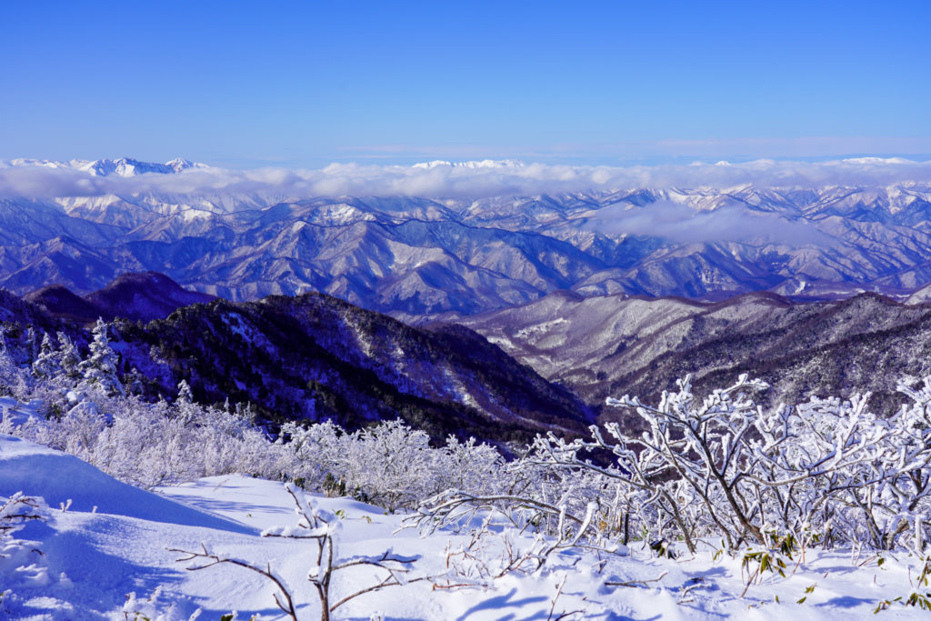 厳冬期・武尊山・剣ヶ峰山・谷川連峰を望む