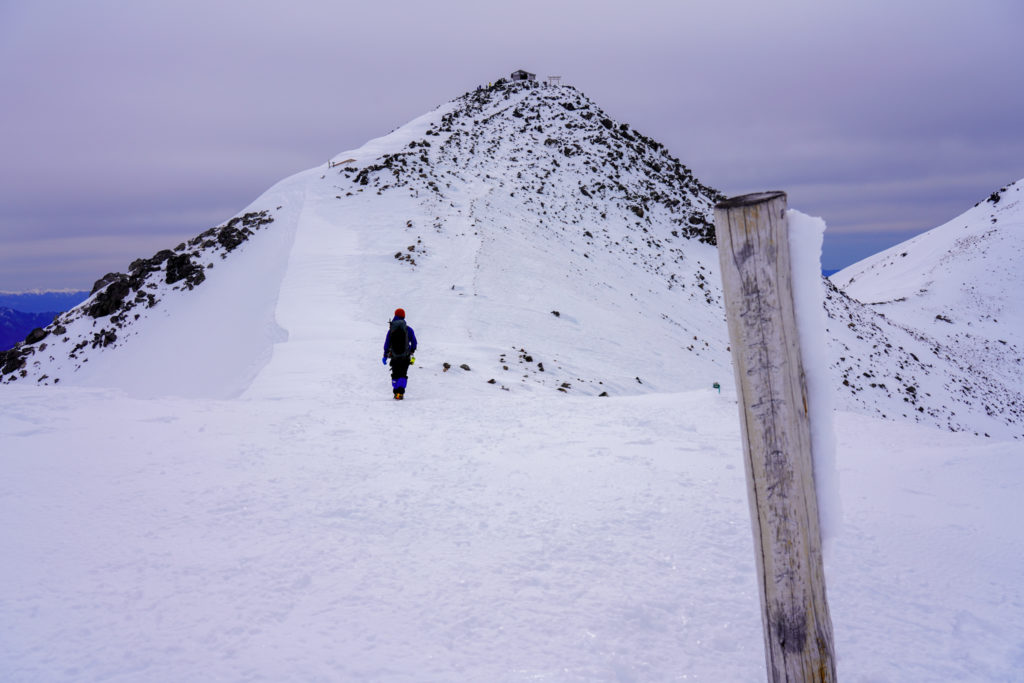 厳冬期・乗鞍岳・蚕玉岳山頂標識