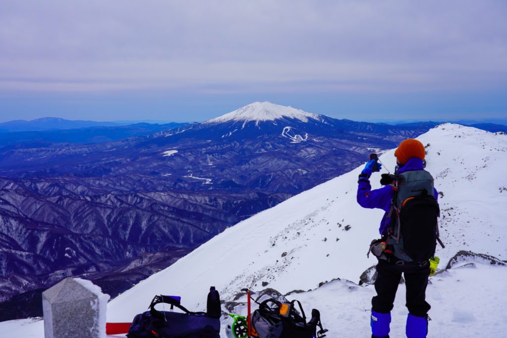 厳冬期・乗鞍岳・乗鞍岳から御嶽山を望む