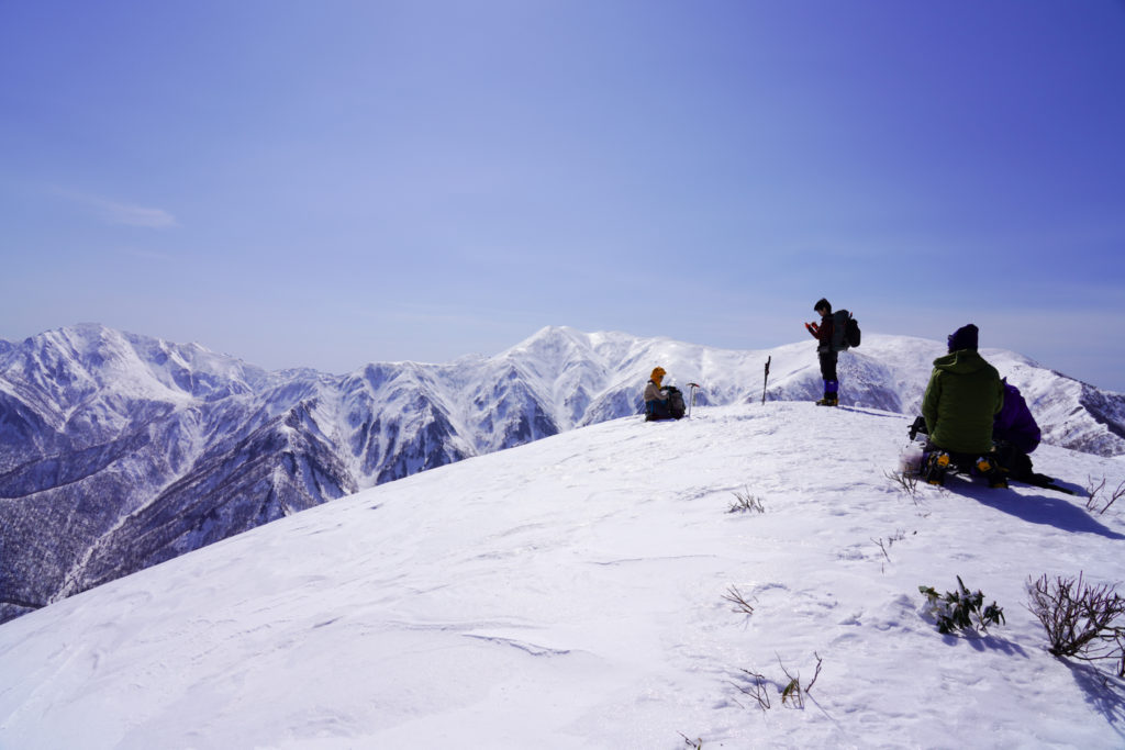 残雪期・東谷山・日白山・日白山山頂展望(平標山から万太郎山まで)