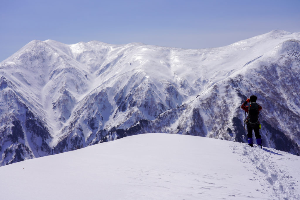 残雪期・東谷山・雪化粧の平標山