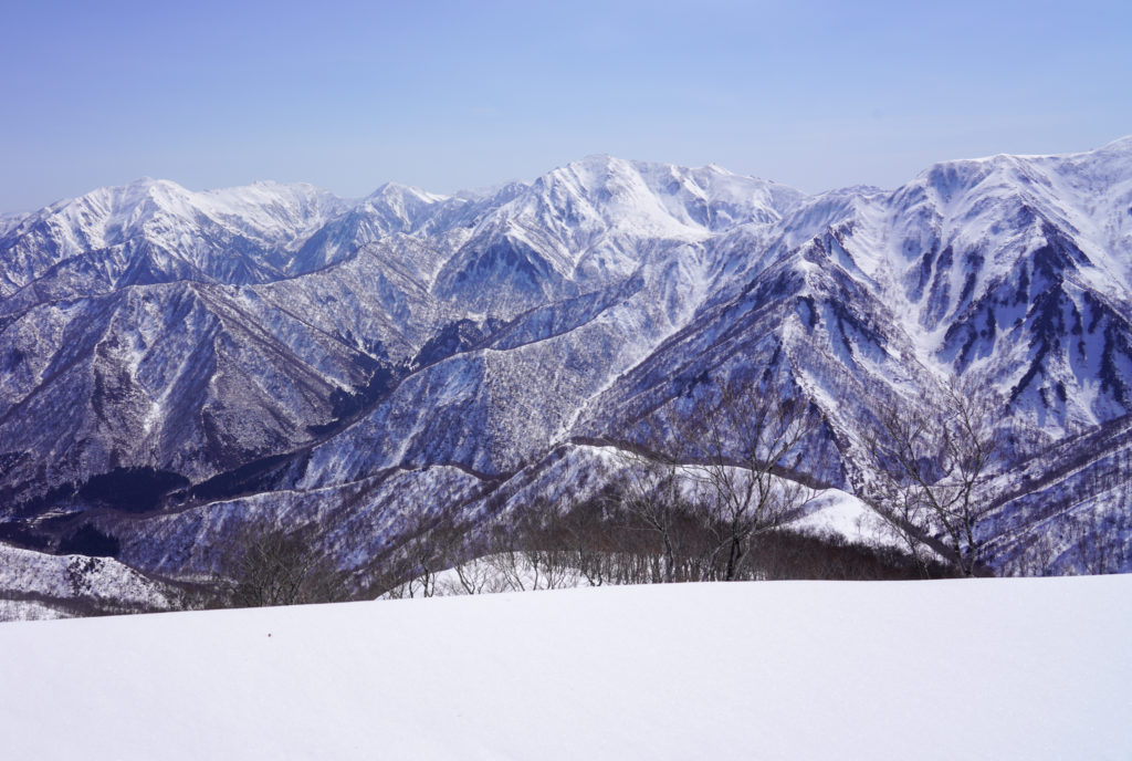 残雪期・東谷山・日白山・谷川連峰主稜線の山々