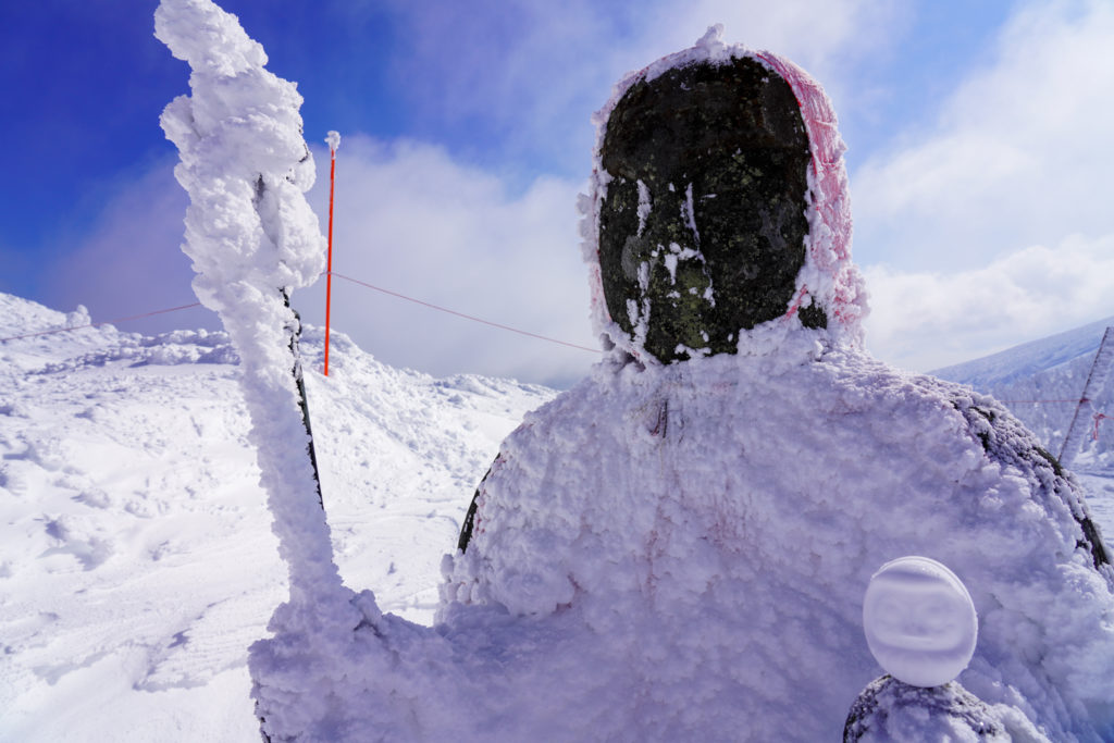 残雪期・蔵王山(熊野岳・刈田岳)・地蔵尊と雪だるま