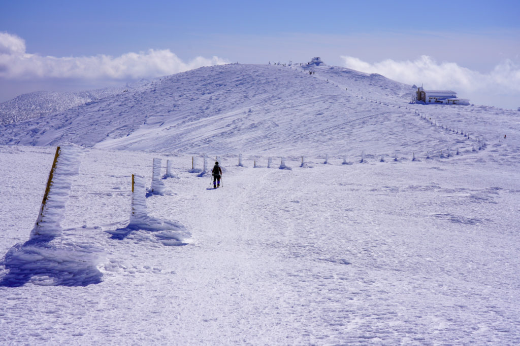 残雪期・蔵王山(熊野岳・刈田岳)・氷の柱に導かれて