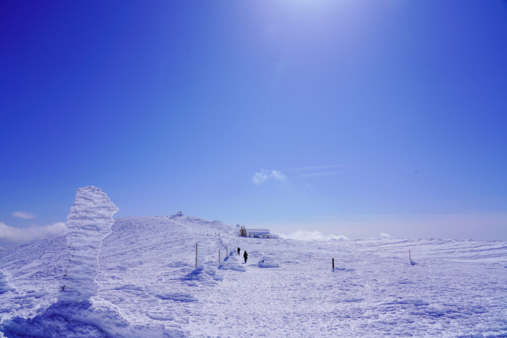 残雪期・蔵王山(熊野岳・刈田岳)・ただただ青い