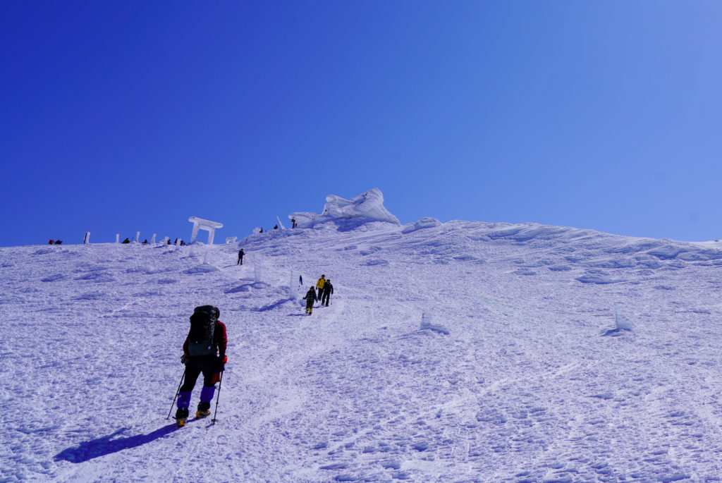 残雪期・蔵王山(熊野岳・刈田岳)・刈田岳ビクトリーロード