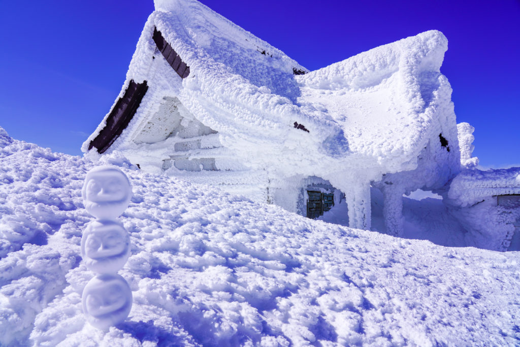 残雪期・蔵王山(熊野岳・刈田岳)・雪だるま×3