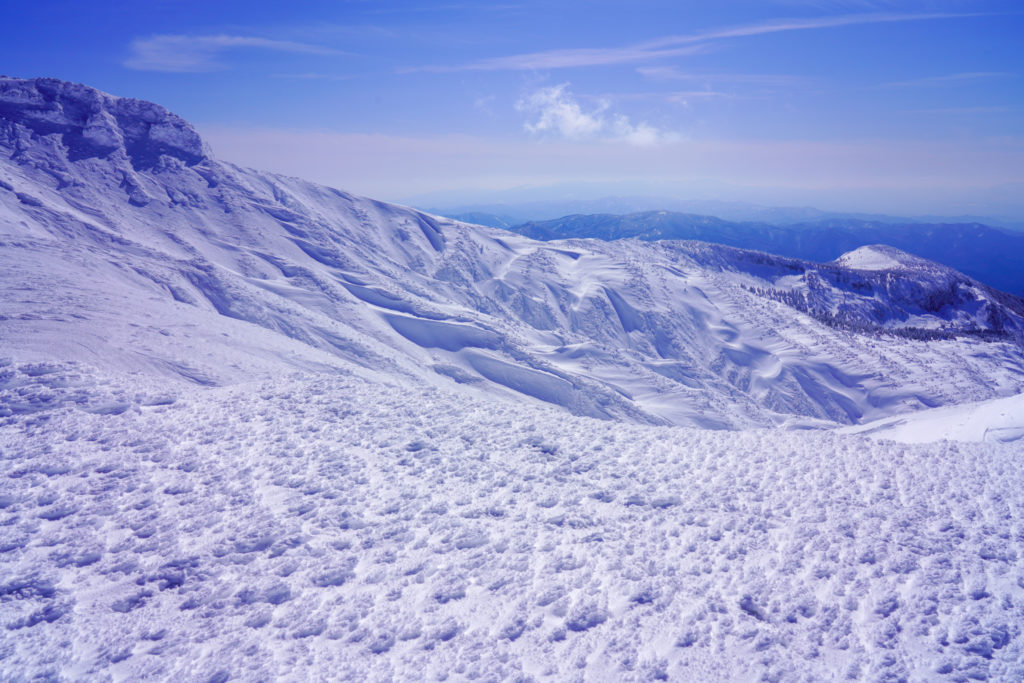 残雪期・蔵王山(熊野岳・刈田岳)・横になが~い熊野岳