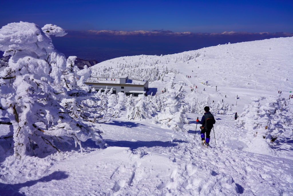 残雪期・蔵王山(熊野岳・刈田岳)・ロープウェイ地蔵山頂駅へ