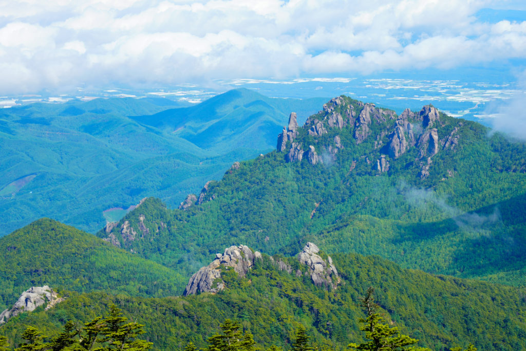 金峰山・金峰山から見た瑞牆山
