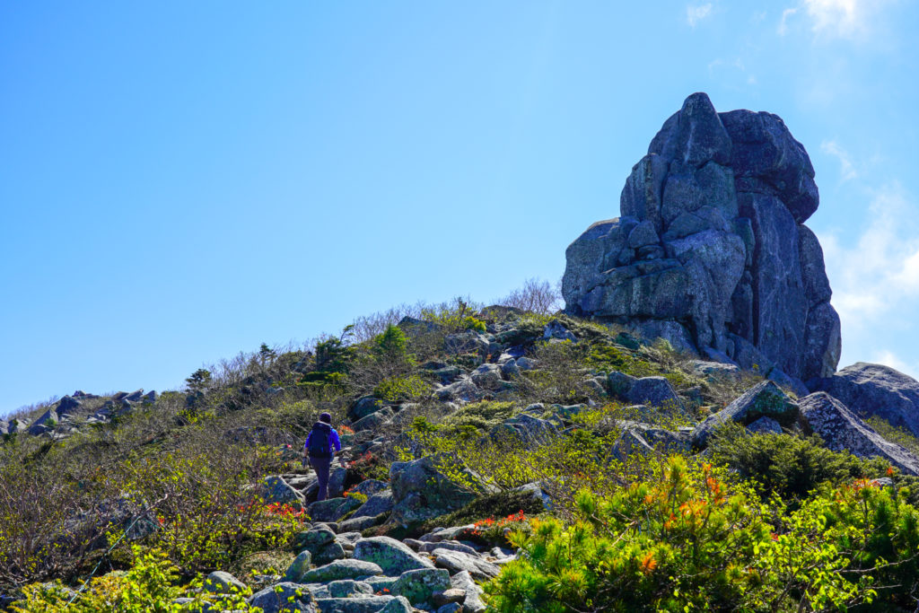 金峰山・五丈岩を目指して