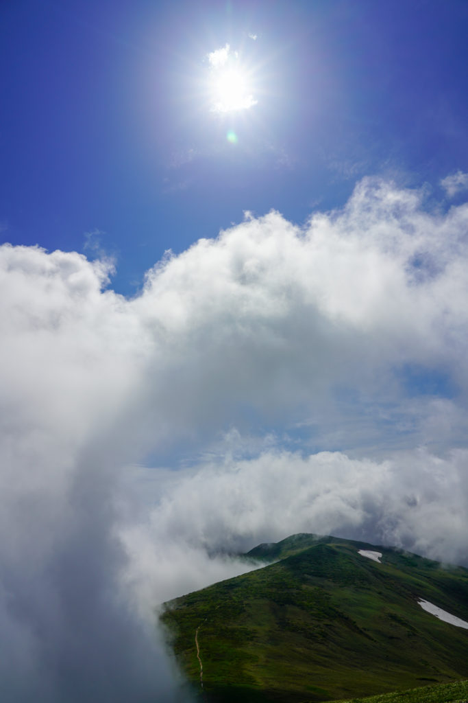 平標山・仙ノ倉山・雲の上には太陽が