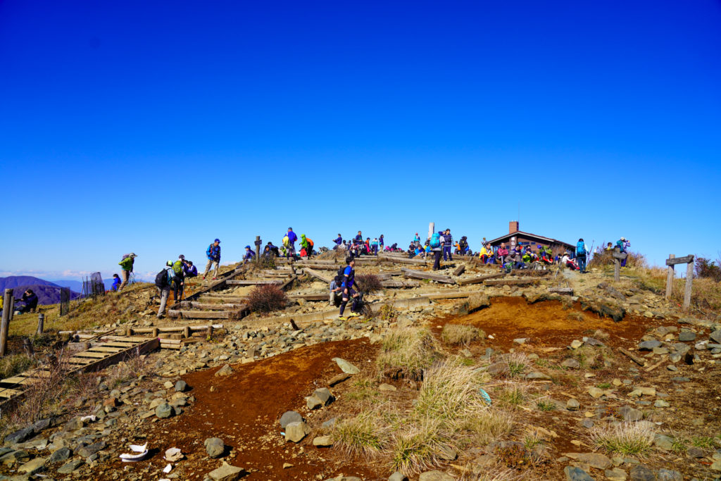 塔ノ岳・丹沢山・広い塔ノ岳の山頂