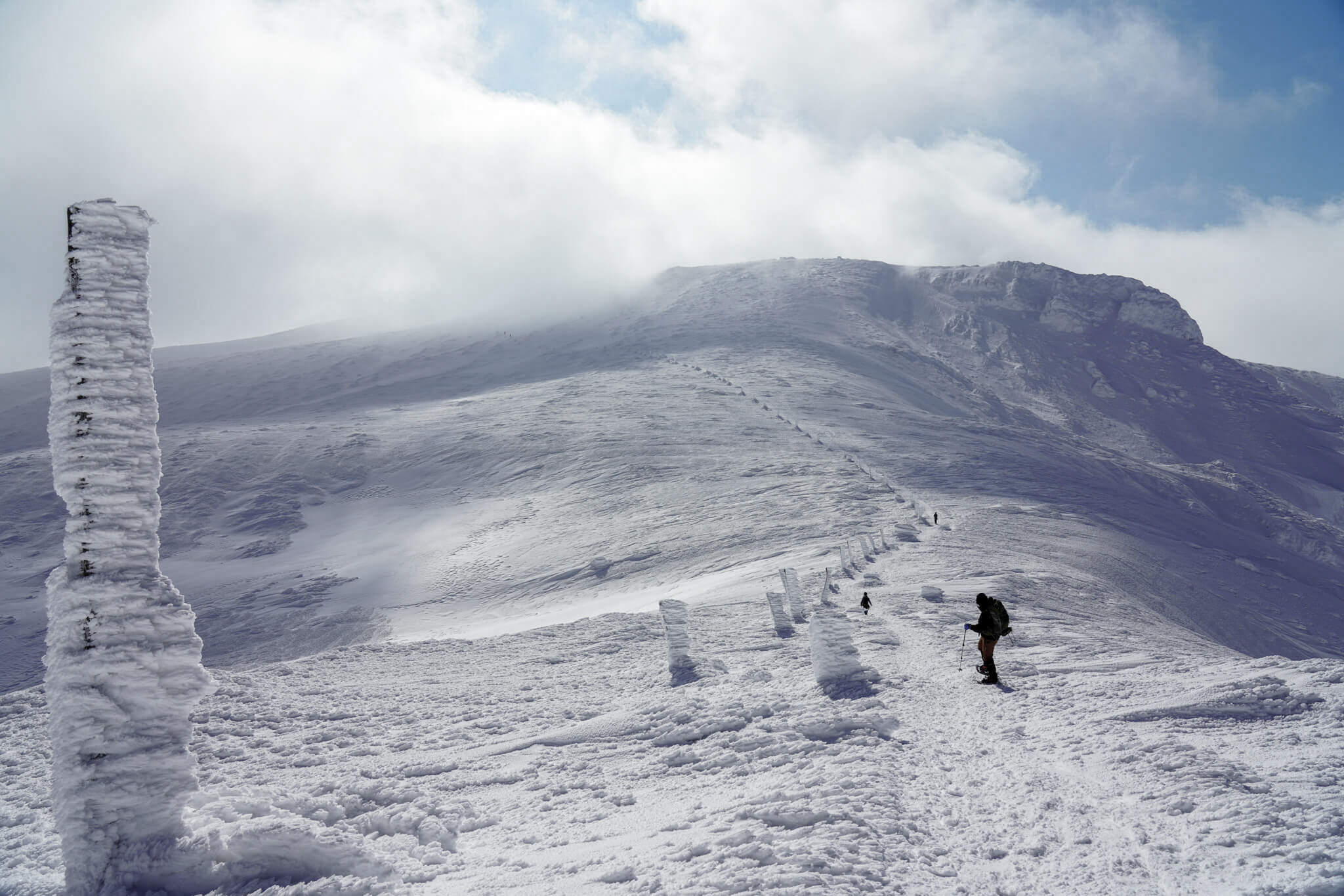 蔵王山（熊野岳）・どこまでも続く氷の柱の向こうには・日帰り登山